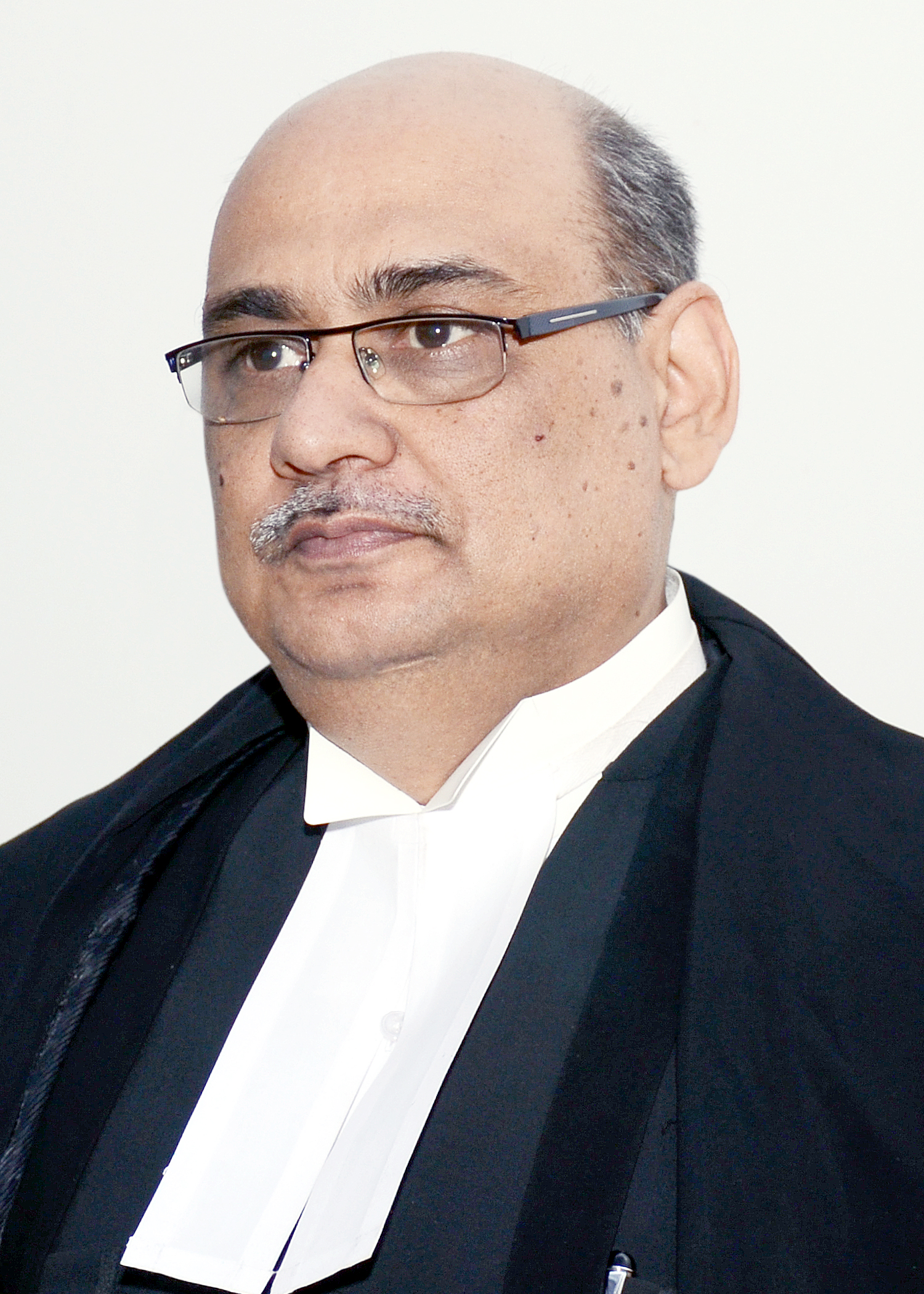 Hon’ble Mr. Justice Rajan Roy 
