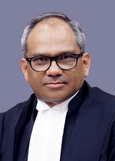 Hon’ble Mr. Justice Rajnish Kumar 