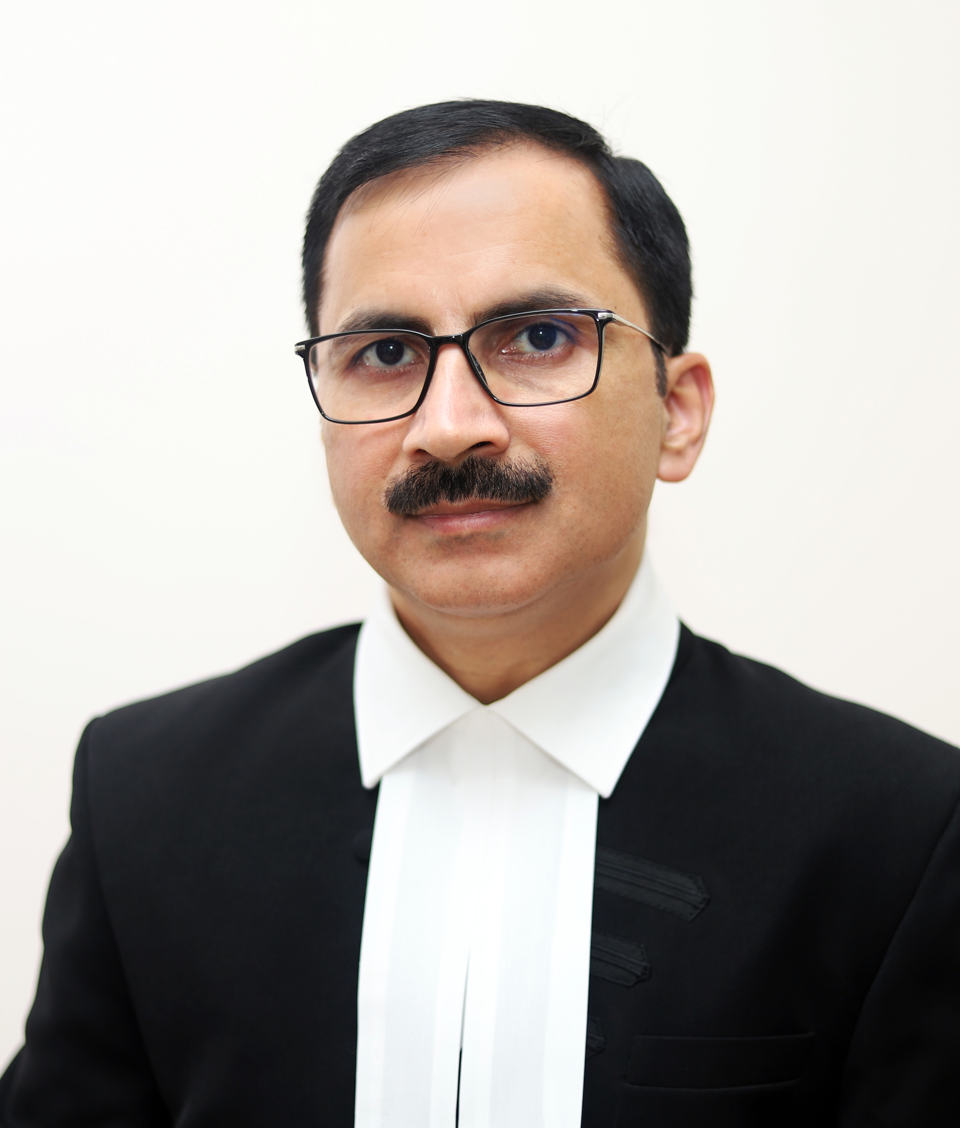 Hon’ble Mr. Justice Om Prakash Shukla 