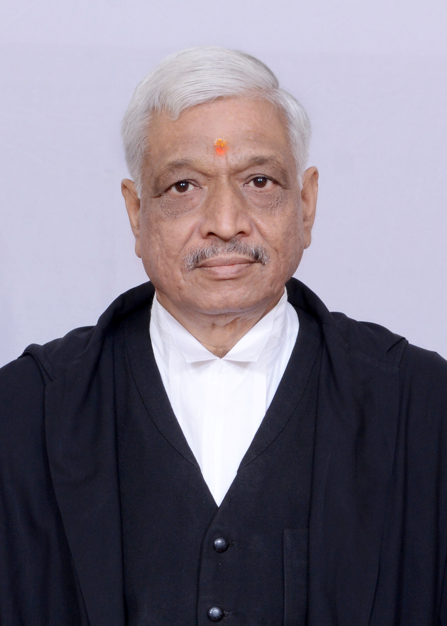 Hon’ble Mr. Justice Rakesh Tiwari (Sr. Judge, Alld.)