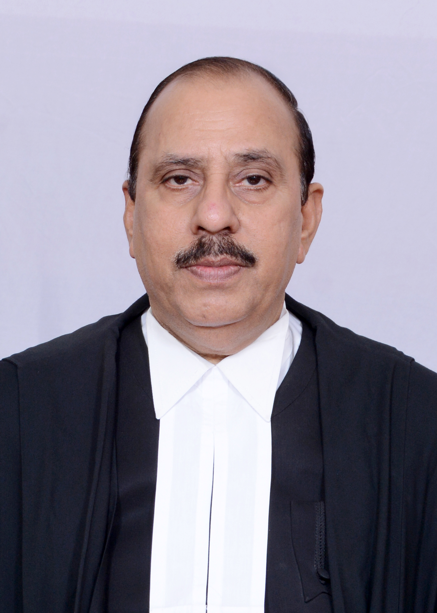 Hon’ble Mr. Justice Shashi Kant 