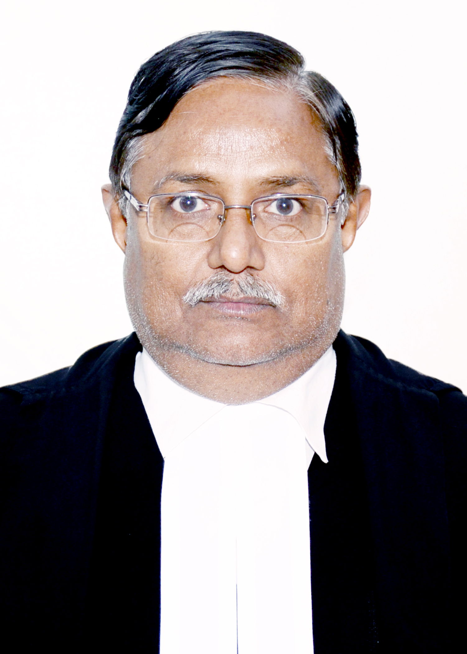 Hon’ble Mr. Justice Sudhir Kumar Saxena 